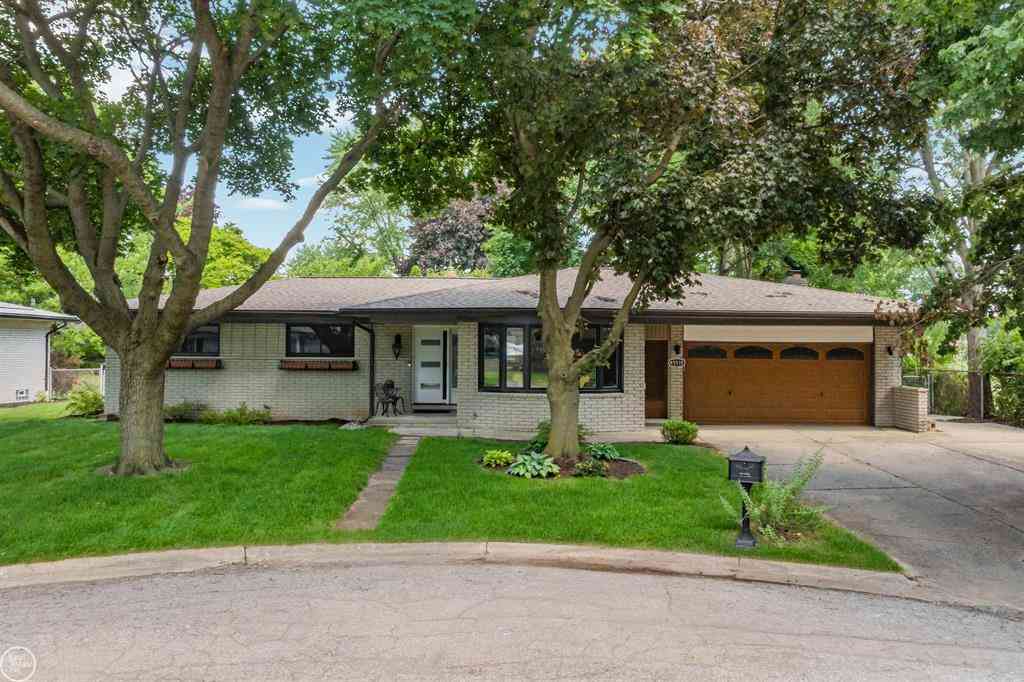 Homes For Sale - 45510 Louise Court <br/> Utica, MI 48317