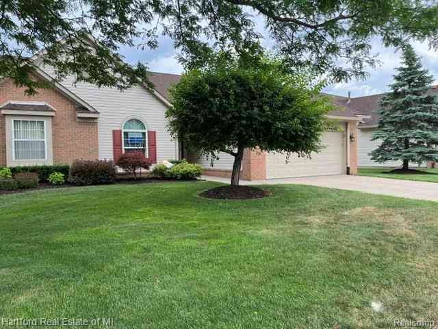 Condo For Sale - 386 N Oak Drive <br/> Walled Lake, MI 48390