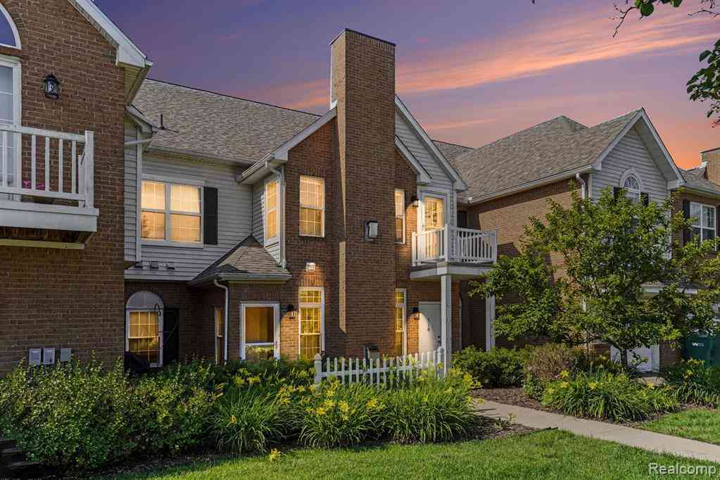 Condo For Sale - 518 Olde English Circle <br/> Howell, MI 48855