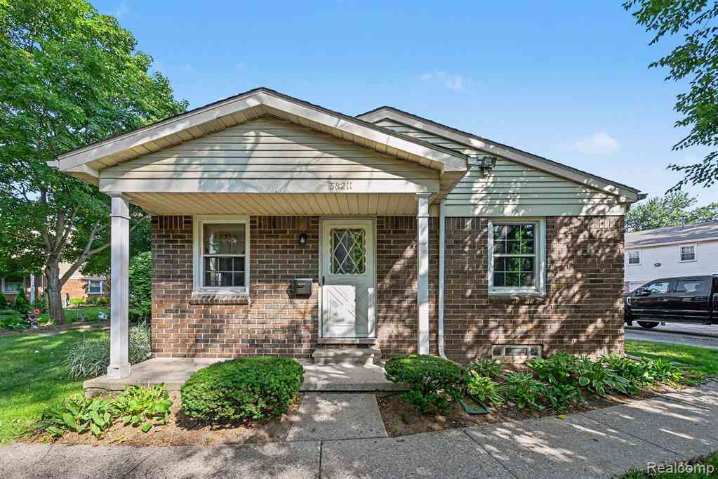 Condo For Sale - 38211 Carolon Boulevard <br/> Wayne County, Westland, MI 48185