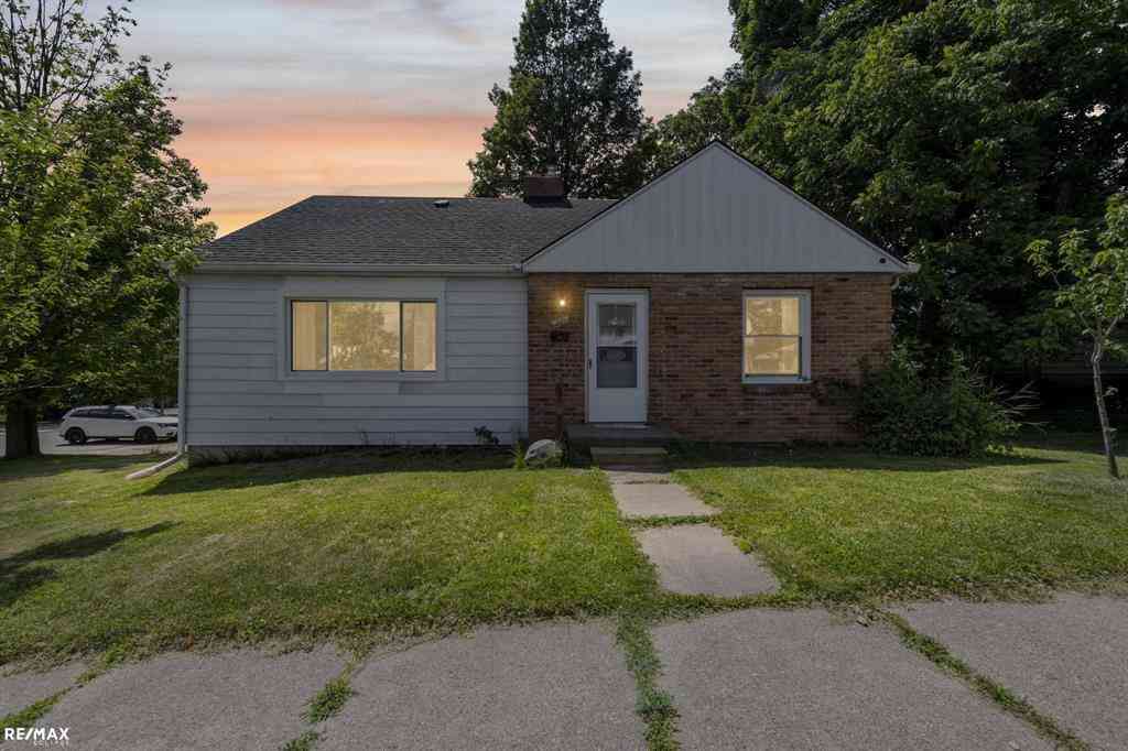 Homes For Sale - 301 N East S Street <br/> Fenton, MI 48430