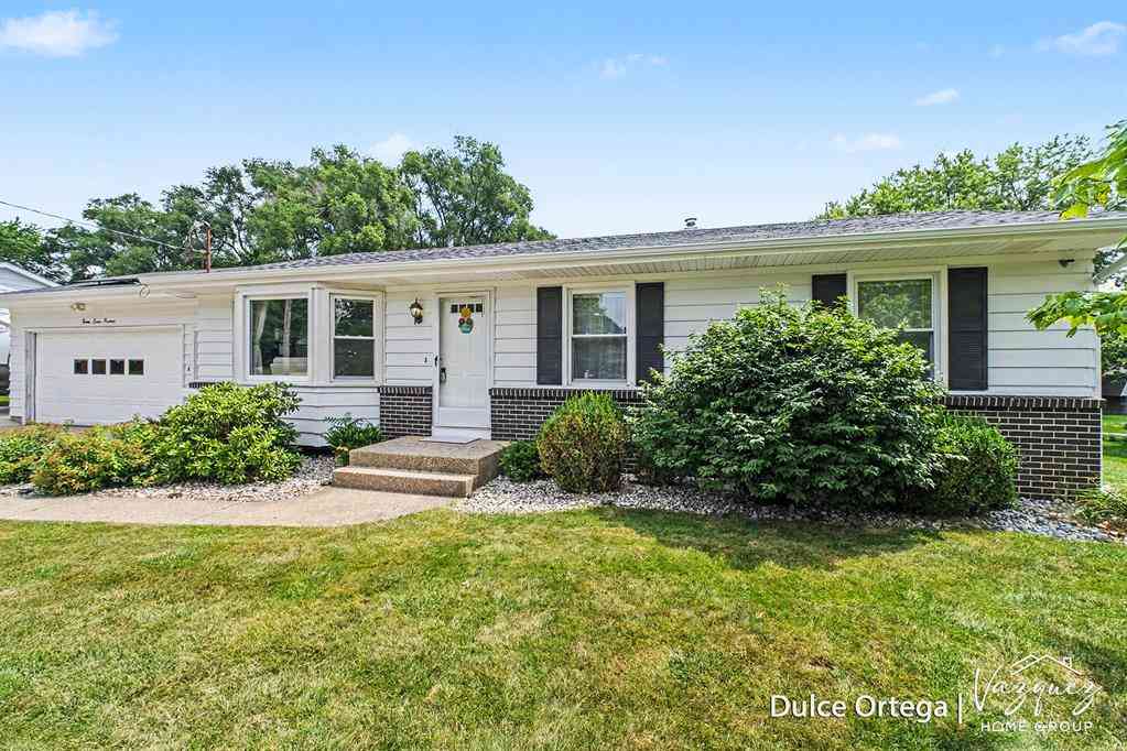 Homes For Sale - 2700 Pohens Avenue Nw NW<br/> Grand Rapids, MI 49544