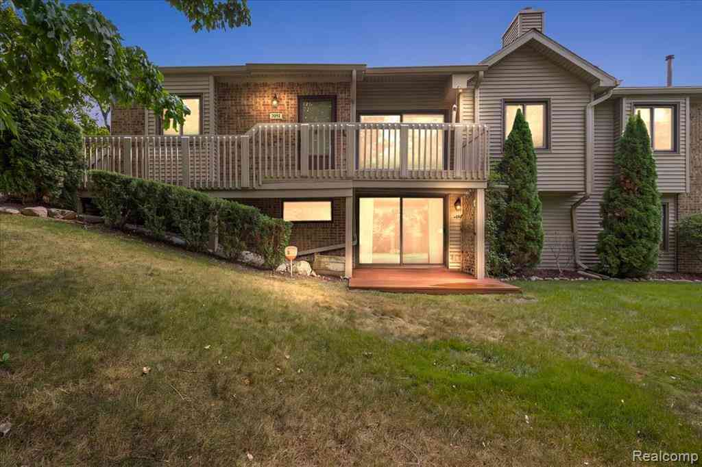 Condo For Sale - 7092 Elmhurst  <br/> West Bloomfield, MI 48322