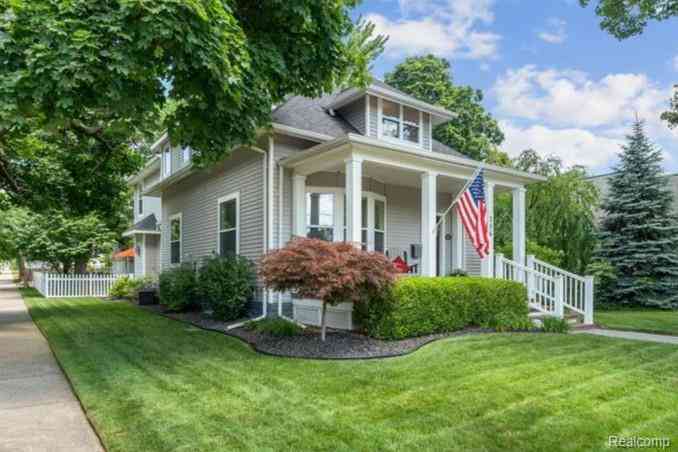 Homes For Sale - 156 Griggs Street <br/> Rochester, MI 48307