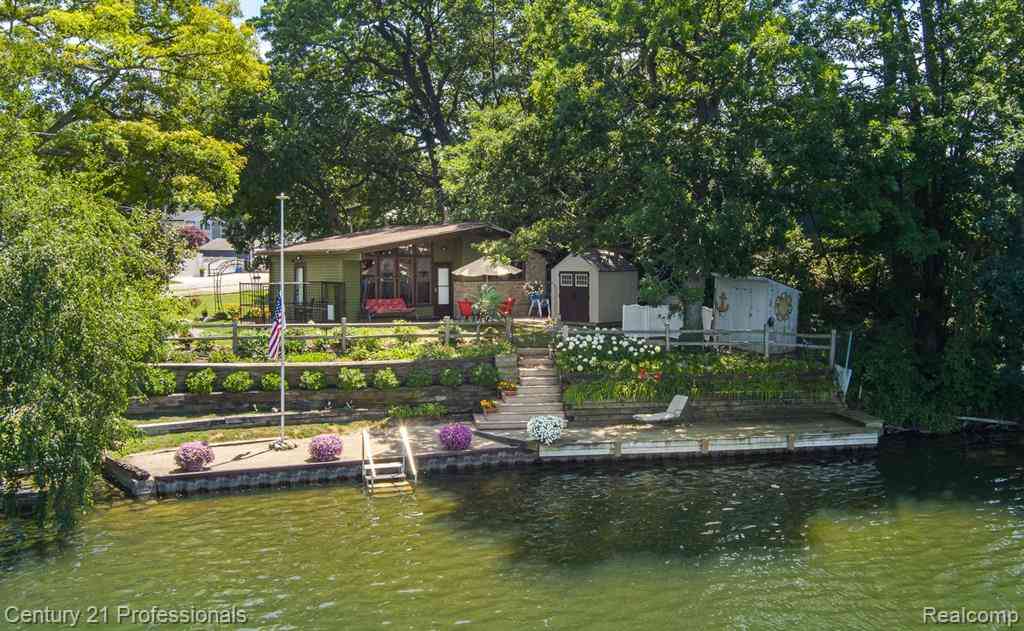 Homes For Sale - 420 Bellevue Avenue <br/> Lake Orion, MI 48362