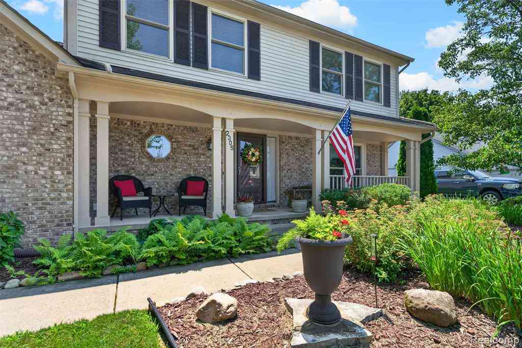 Homes For Sale - 2305 Huntington Drive <br/> Lake Orion, MI 48360