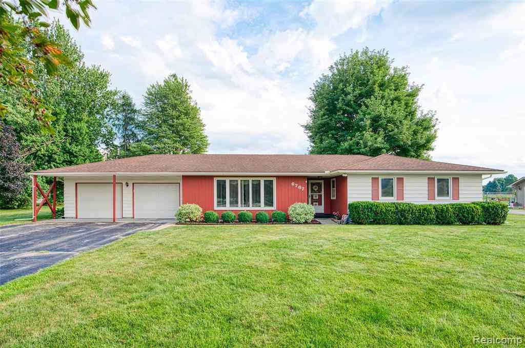 Homes For Sale - 6767 Sharpe Road <br/> Fowlerville, MI 48836
