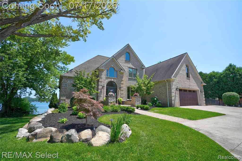 Homes For Sale - 14007 Swanee Beach Drive <br/> Genesee County, Fenton, MI 48430