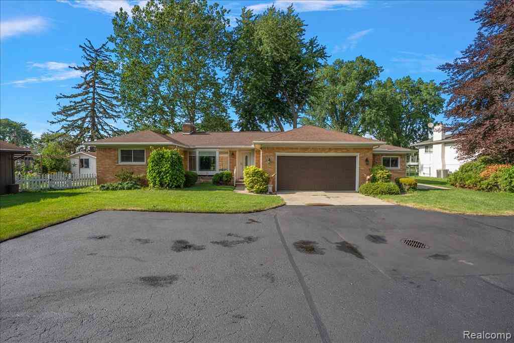 Homes For Sale - 25651 S River Road <br/> Harrison Township, MI 48045