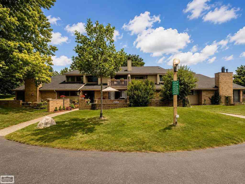 Condo For Sale - 1527 S Hill Boulevard <br/> Bloomfield Hills, MI 48304