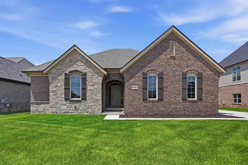 Homes For Sale - 55611 Bay Oaks Court <br/> Shelby Twp, MI 48315