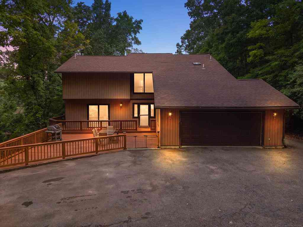Homes For Sale - 11535 Longden Avenue <br/> Pinckney, MI 48169