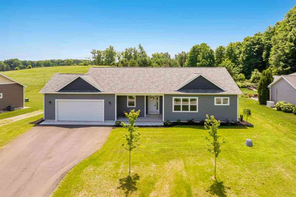 Homes For Sale - 1546 Oban Way <br/> Traverse City, MI 49696