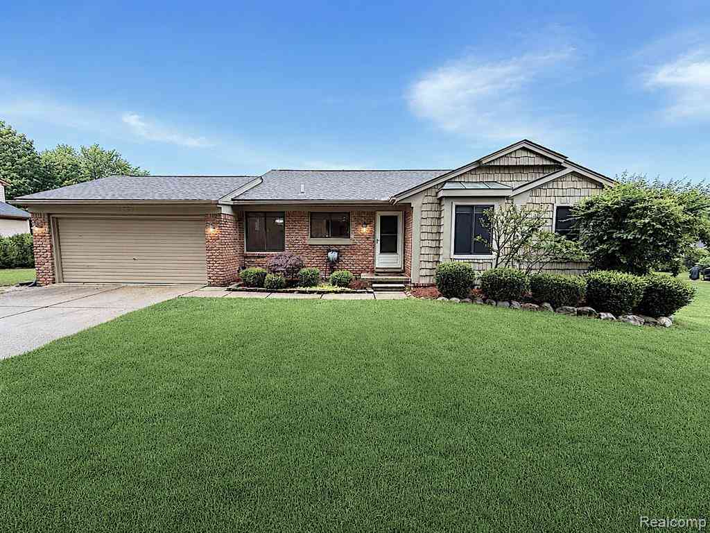 Homes For Sale - 2033 Avonstoke Road <br/> Rochester, MI 48307