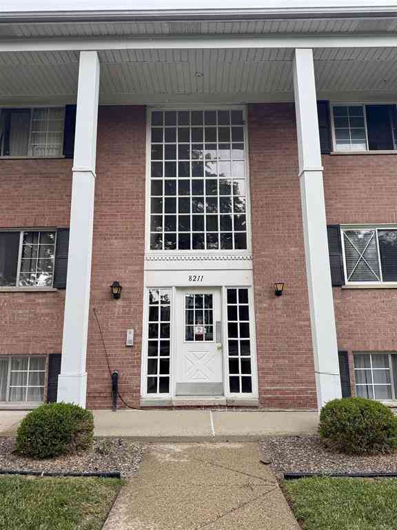 Condo For Sale - 8211 Denwood #4 Drive <br/> Sterling Heights, MI 48312