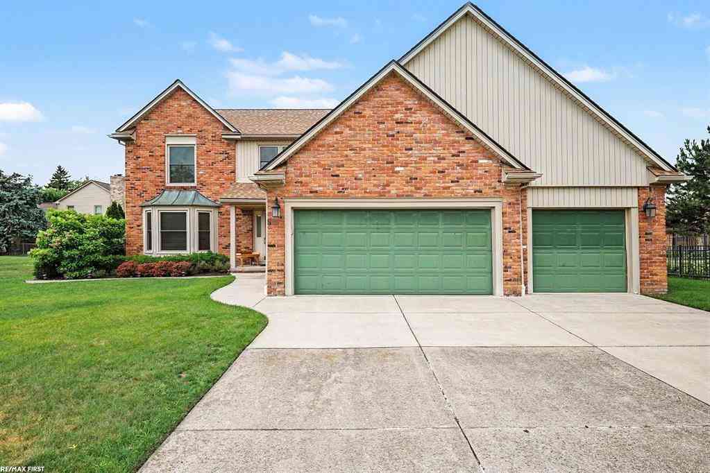 Homes For Sale - 48103 Greenbriar Drive <br/> Macomb, MI 48044