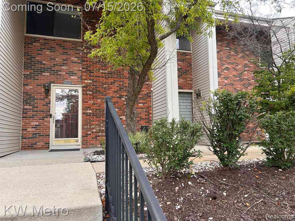 Condo For Rent - 6168 Palomino Court <br/> West Bloomfield, MI 48322