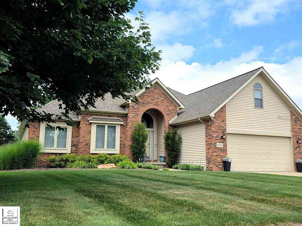 Homes For Sale - 6309 Burningtree Drive <br/> Genesee County, Burton, MI 48509