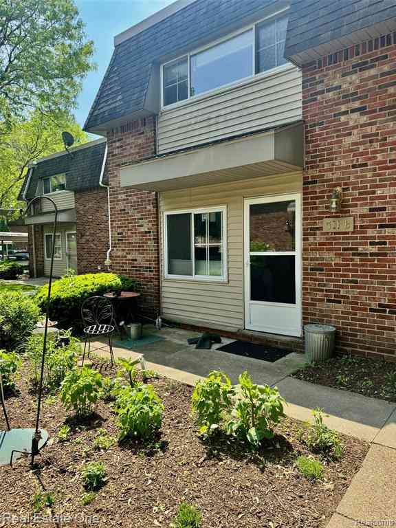 Condo For Sale - 511 Longshore Drive <br/> Washtenaw County, Ann Arbor, MI 48105