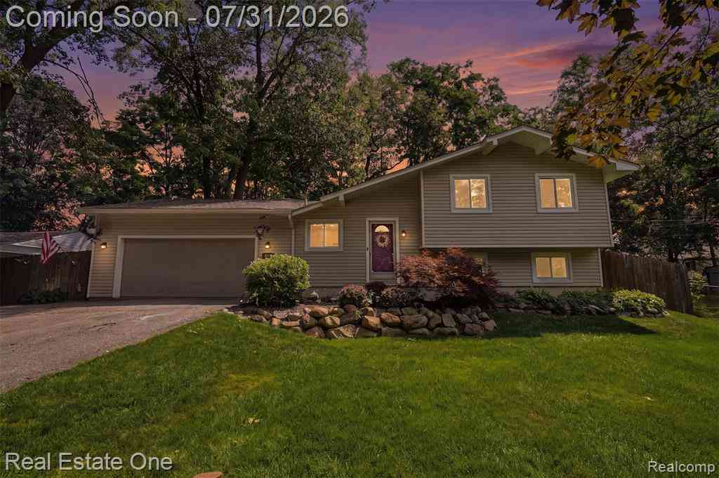 Homes For Sale - 2975 West Street <br/> Milford, MI 48380