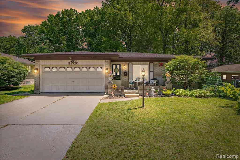 Homes For Sale - 31720 Kelly Road <br/> Roseville, MI 48066
