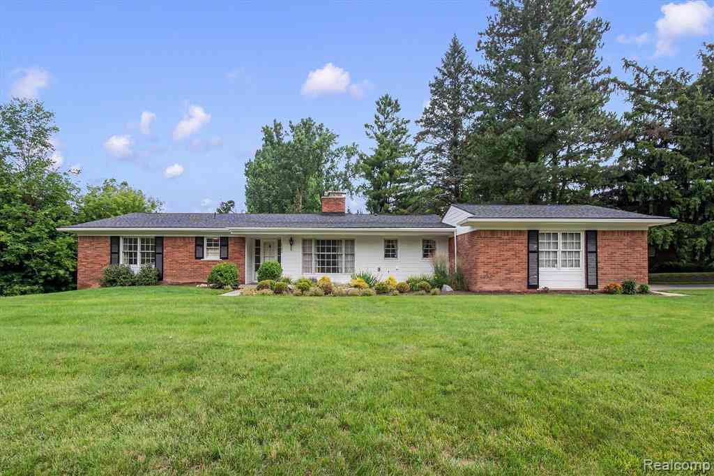 Homes For Sale - 1151 Peveril Road <br/> Bloomfield Hills, MI 48304