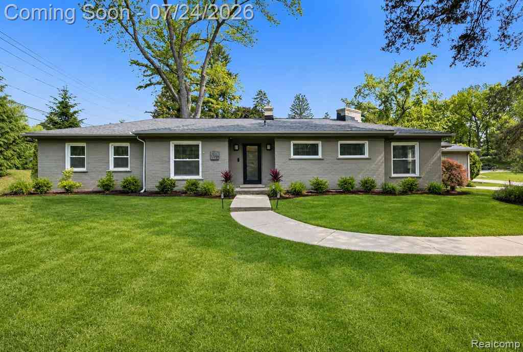 Homes For Sale - 114 W Hickory Grove Road <br/> Bloomfield Hills, MI 48304