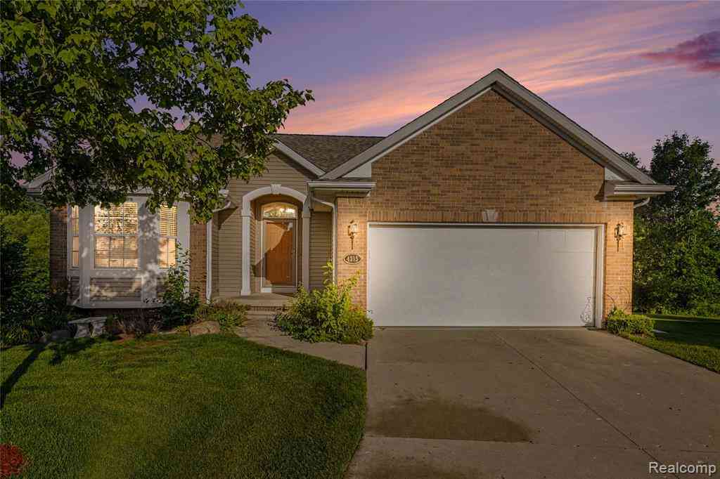 Condo For Sale - 4395 Cross Creek Boulevard <br/> Burton, MI 48509