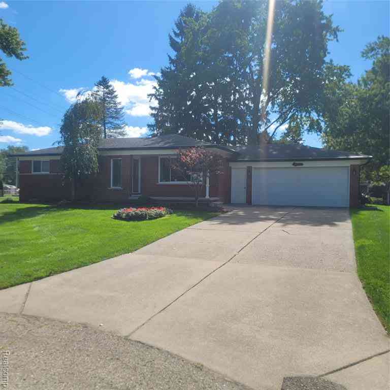 Homes For Sale - 5188 Estella Lane <br/> Macomb County, Utica, MI 48316