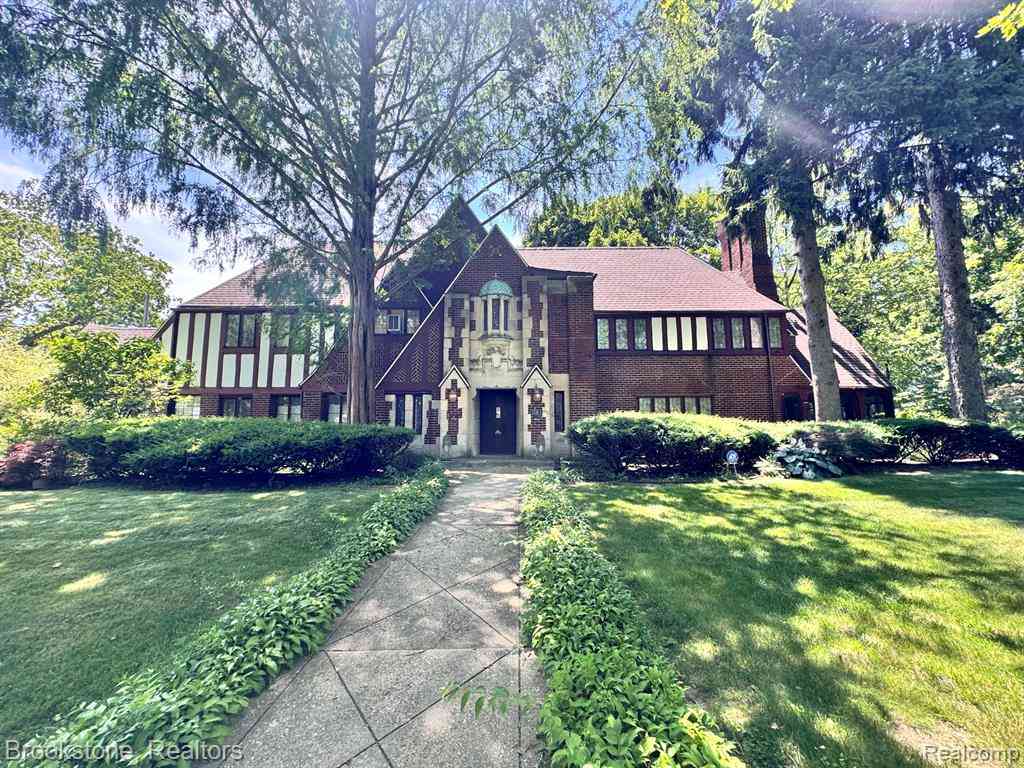Homes For Sale - 1735 Lincolnshire Drive <br/> Highland Park, MI 48203