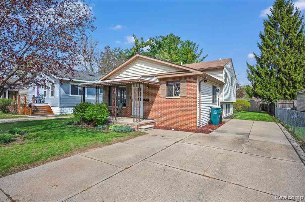 Homes For Sale - 315 Pare Street <br/> Clawson, MI 48017