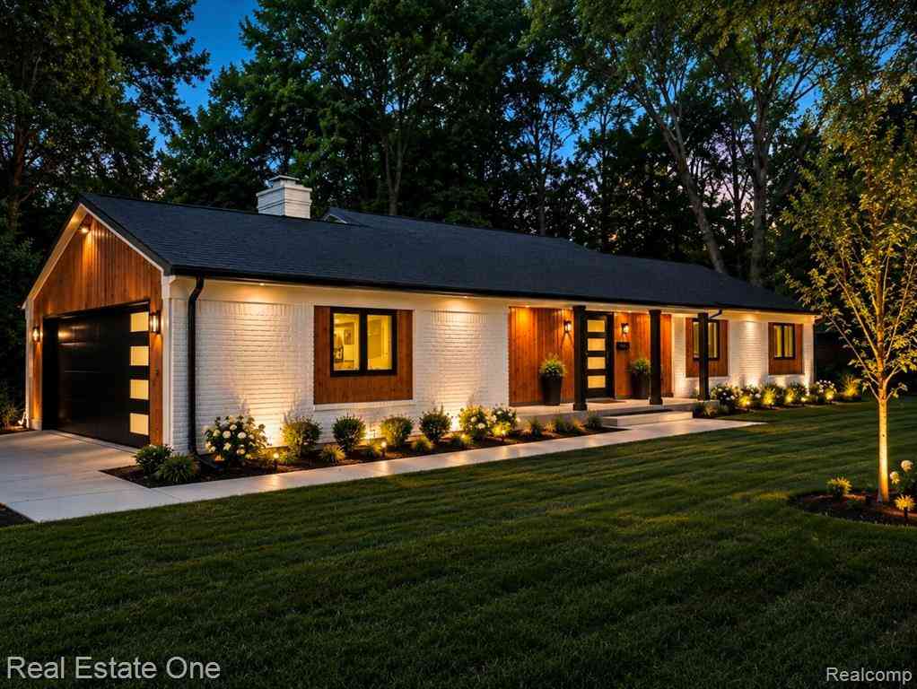 Homes For Sale - 786 S Cranbrook Road <br/> Bloomfield Hills, MI 48301