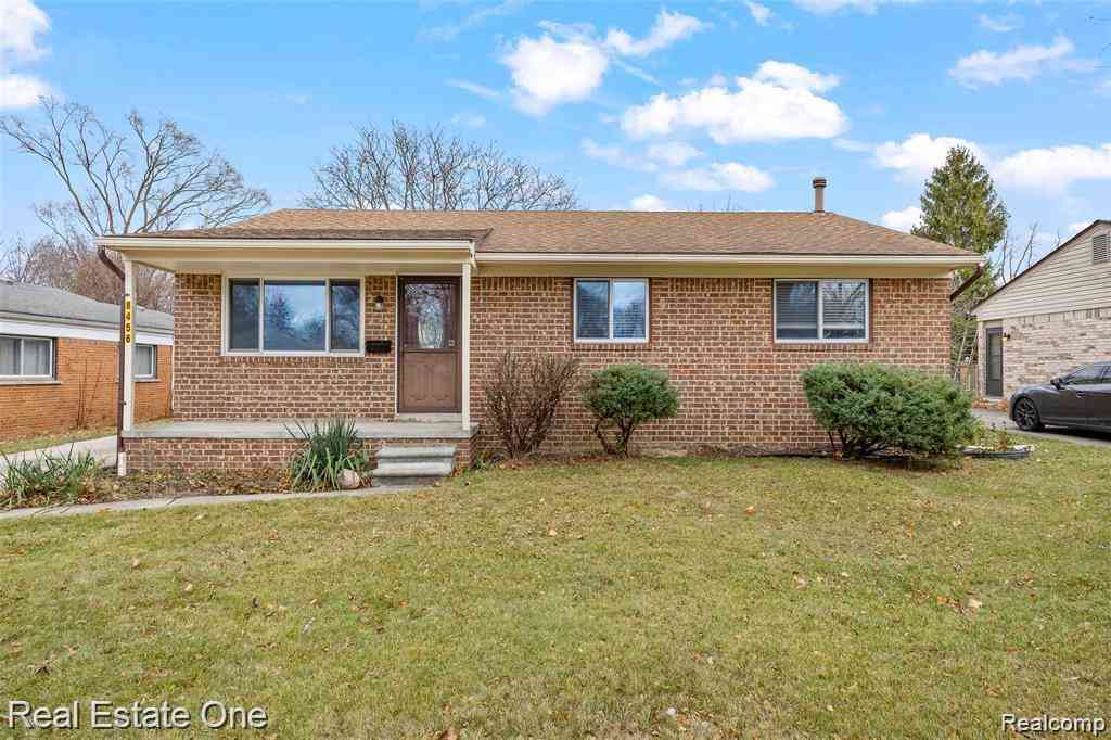Homes For Sale - 8456 Robindale Street <br/> Dearborn Heights, MI 48127