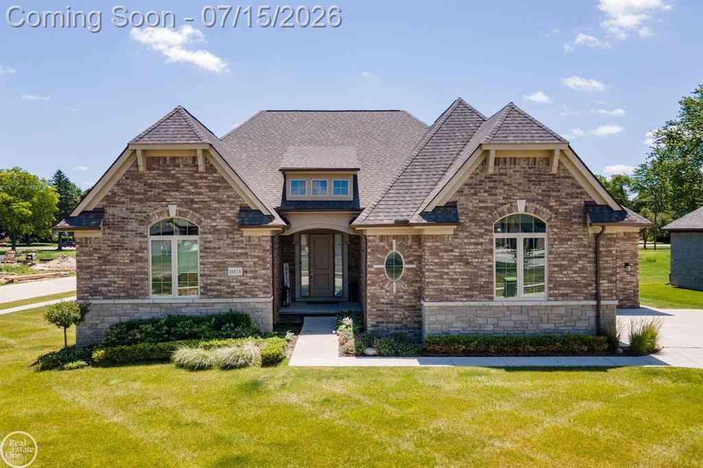 Homes For Sale - 16818 Glenhurst Drive <br/> Macomb, MI 48044
