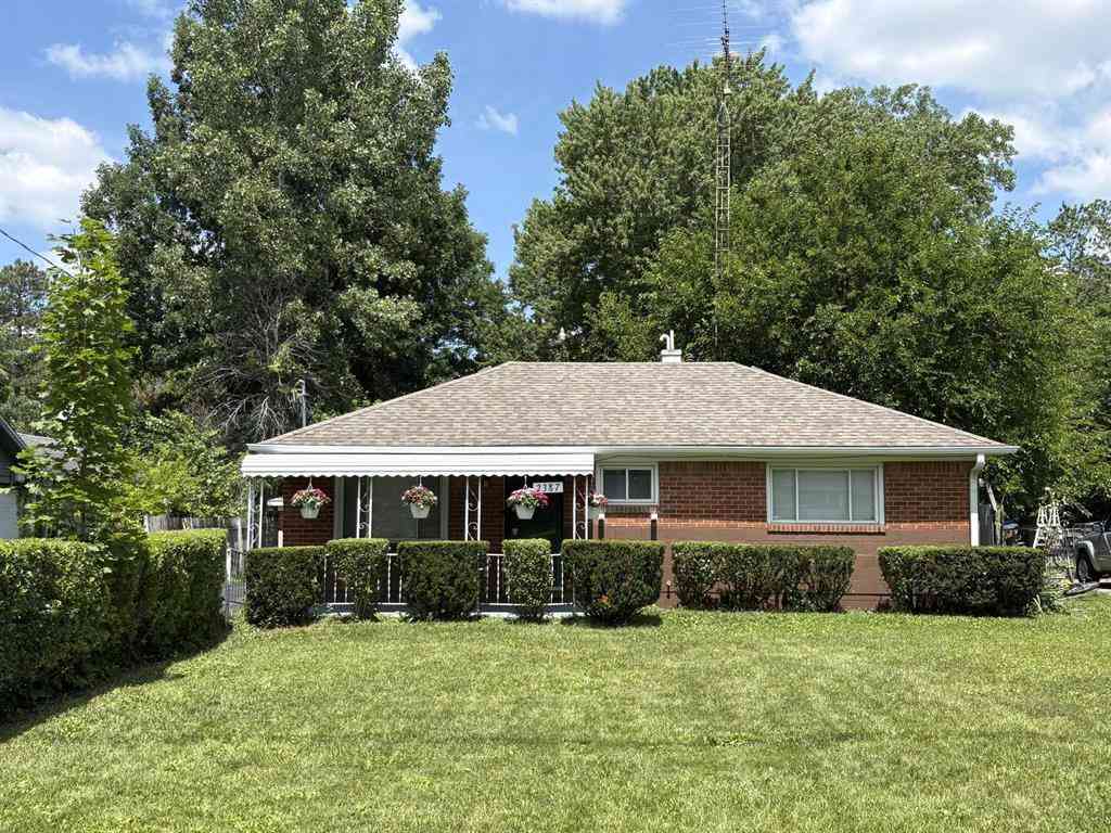 Homes For Sale - 2387 Wildwood Circle Drive <br/> Genesee County, Grand Blanc, MI 48439