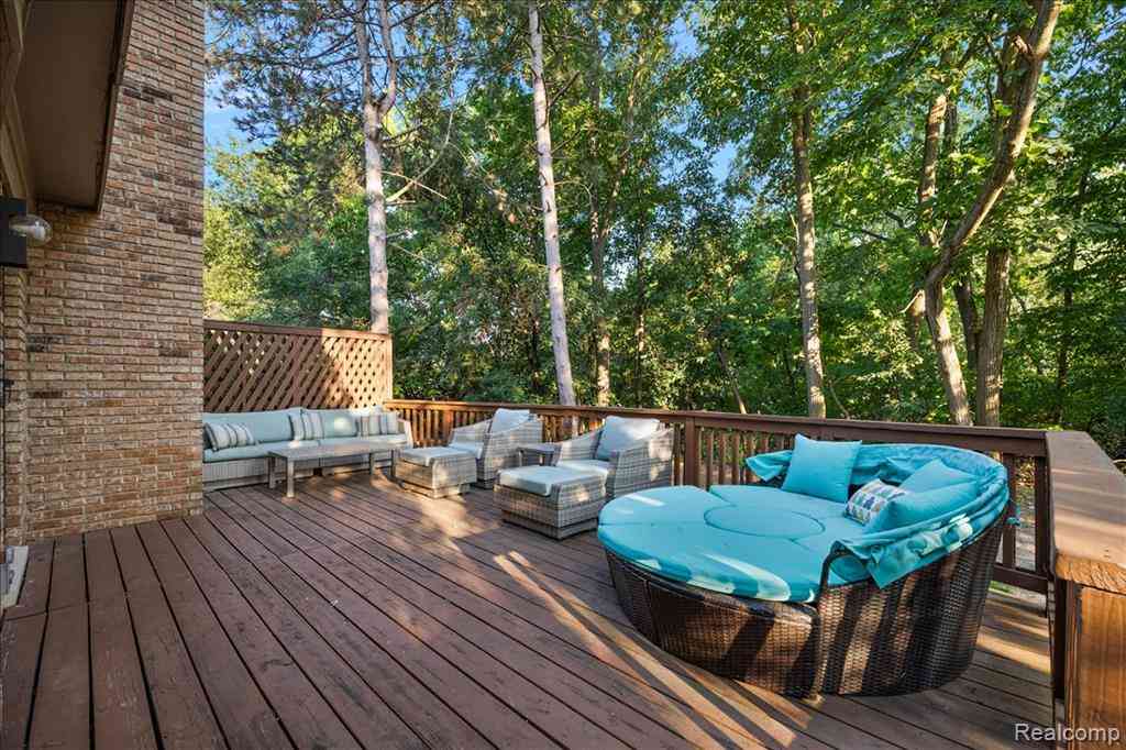 Condo For Sale - 31456 Hunters Circle Drive <br/> Oakland County, Farmington, MI 48334