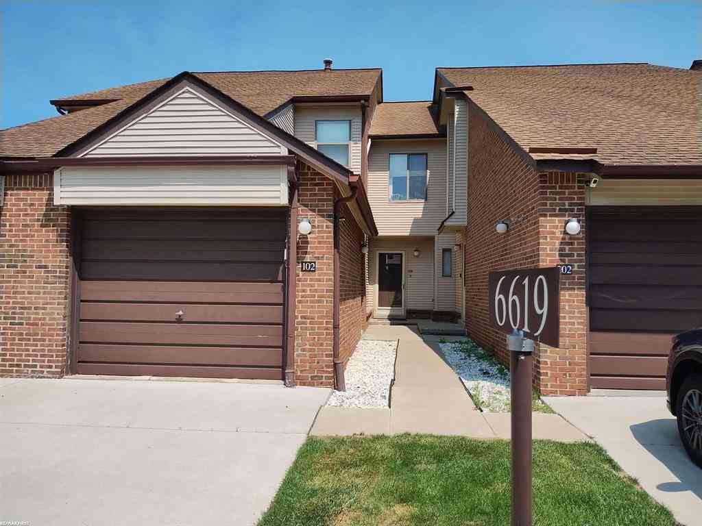 Condo For Sale - 6619 APT 102 Ridgefield Cir Street <br/> West Bloomfield, MI 48322