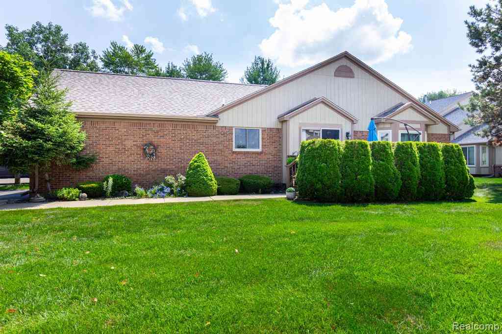 Condo For Sale - 46910 Country Lane  #12<br/> Macomb, MI 48044