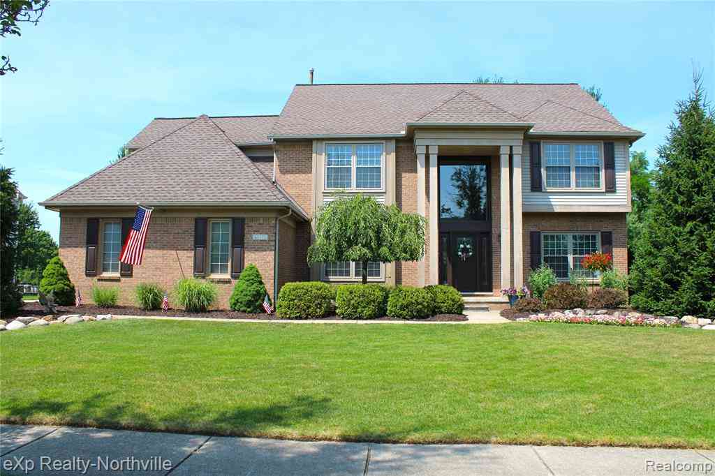 Homes For Sale - 48172 Royal Pointe Drive <br/> Wayne County, Canton, MI 48187