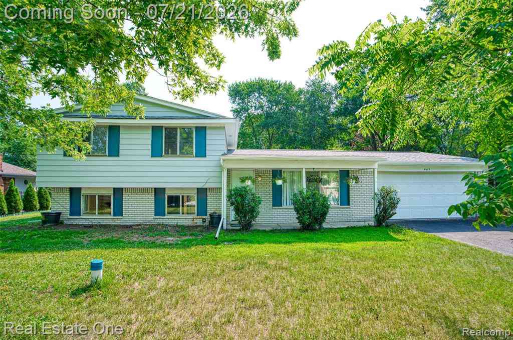 Homes For Sale - 4069 Village Square <br/> Livingston County, Brighton, MI 48114
