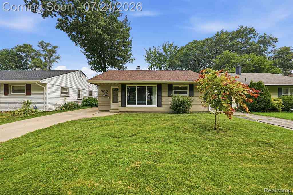 Homes For Sale - 752 W Mapledale Avenue <br/> Hazel Park, MI 48030