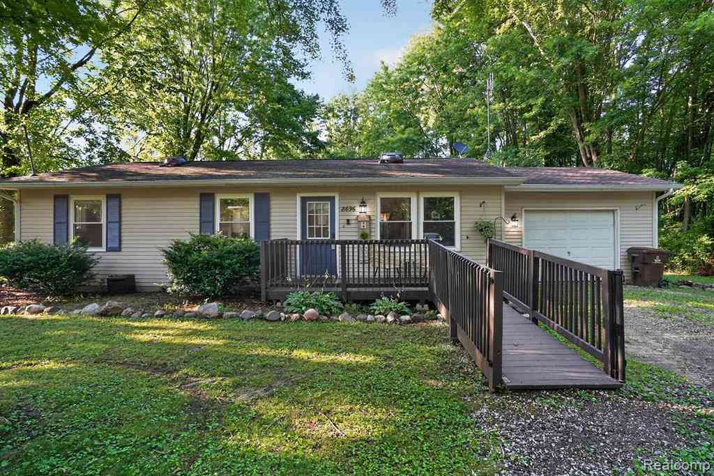 Homes For Sale - 8696 Sargent Road <br/> Fowlerville, MI 48836