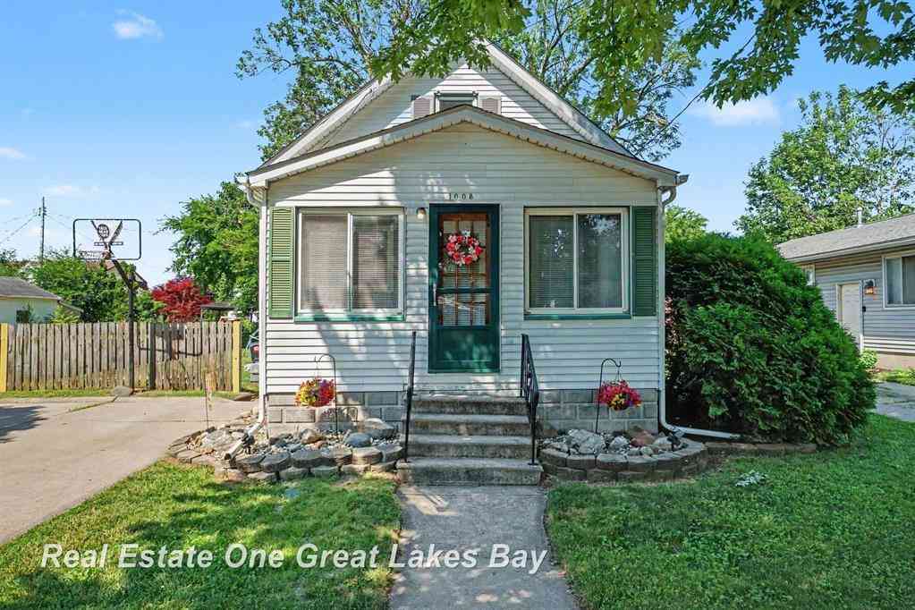 Homes For Sale - 1008 S Sherman Street <br/> Bay City, MI 48708
