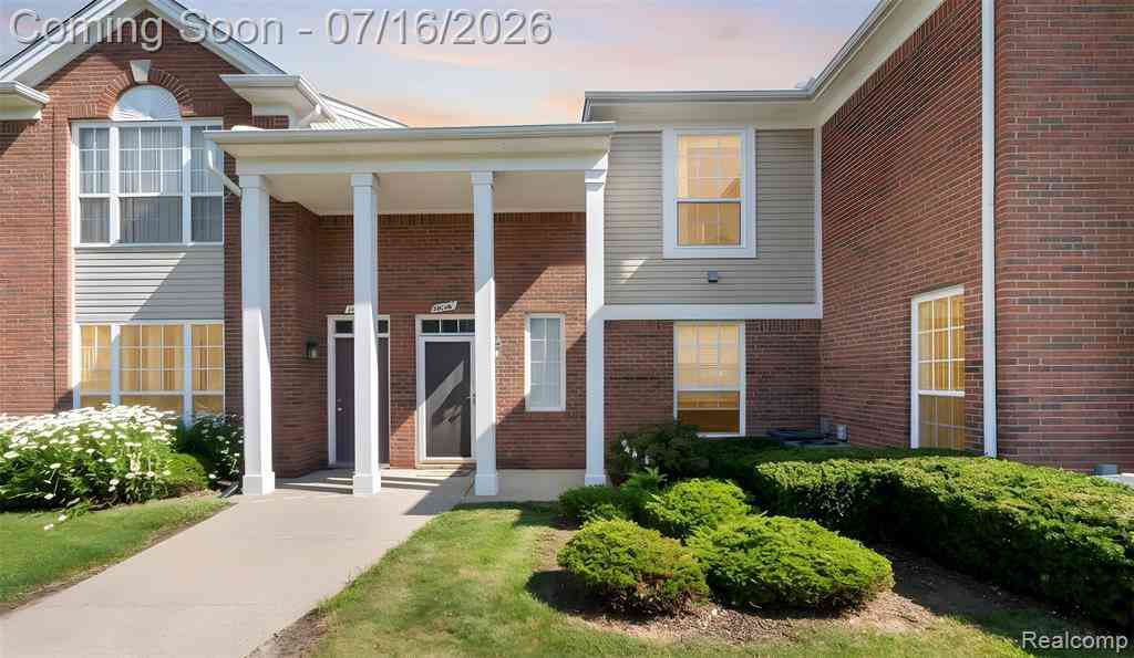 Condo For Sale - 16524 Radison Drive <br/> Macomb, MI 48044