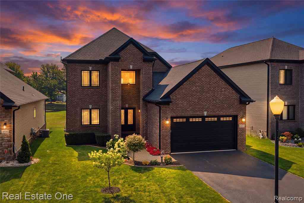 Homes For Sale - 10641 Lone Oak Circle <br/> Genesee County, Grand Blanc, MI 48439