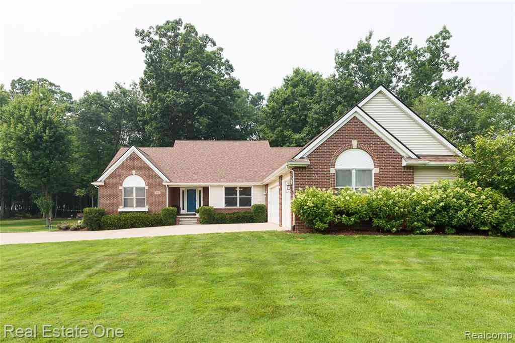 Homes For Sale - 28625 Coyote Court <br/> New Hudson, MI 48165