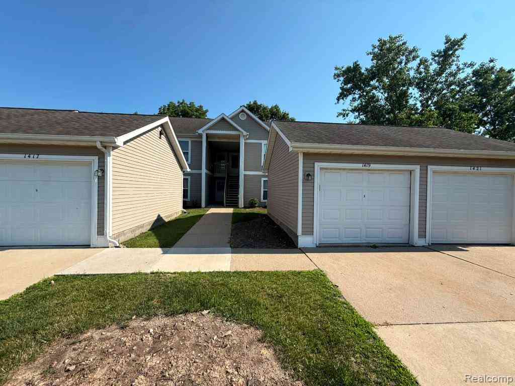 Condo For Sale - 1421 Heatherwood Lane <br/> Washtenaw County, Ann Arbor, MI 48108