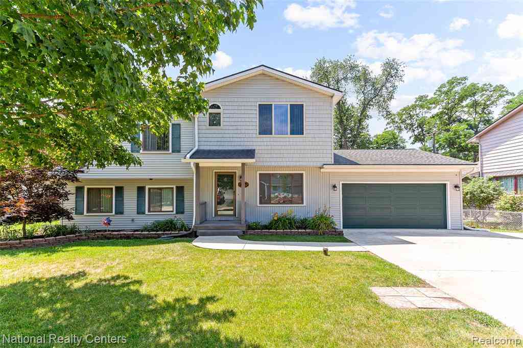 Homes For Sale - 9175 Pennfield Avenue <br/> Oakland County, White Lake, MI 48386