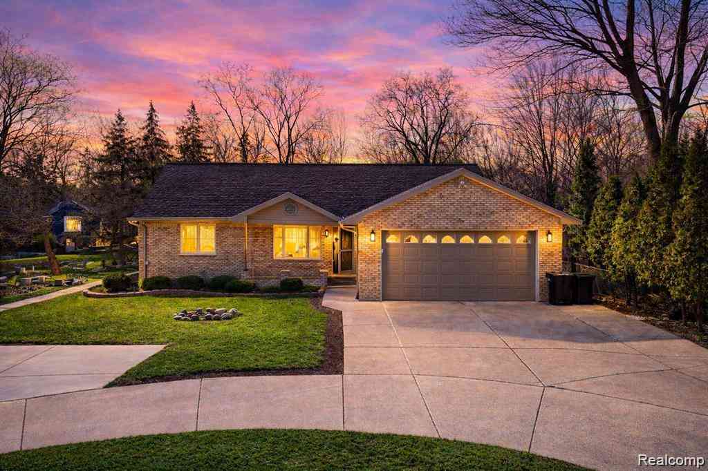 Homes For Sale - 37209 Curwood Drive <br/> Sterling Heights, MI 48310
