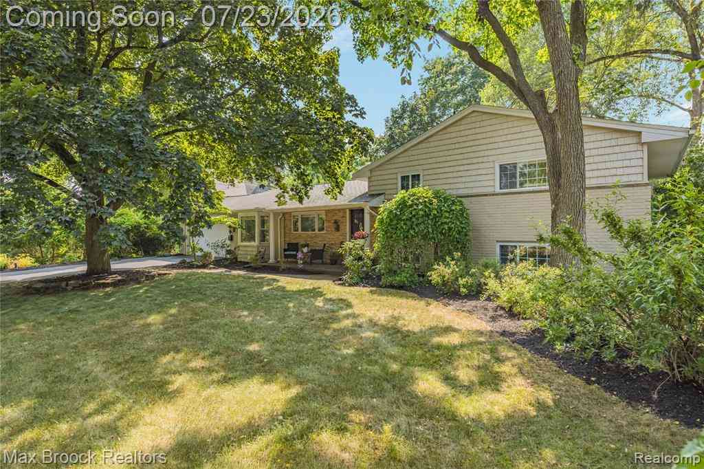 Homes For Sale - 520 Hillboro Drive <br/> Bloomfield Hills, MI 48301